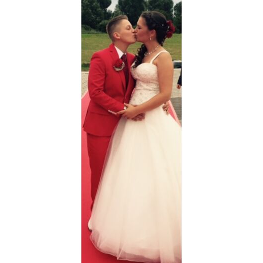 Freie Trauungen mit Mone Werner: Eure Traumhochzeit mit mir: individuell, fröhlich, besonders. Mittelpunkt: Ihr und Eure LIEBE...