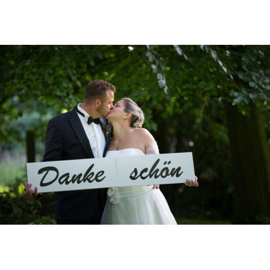Freie Trauungen mit Mone Werner: Eure Traumhochzeit mit mir: individuell, fröhlich, besonders. Mittelpunkt: Ihr und Eure LIEBE...