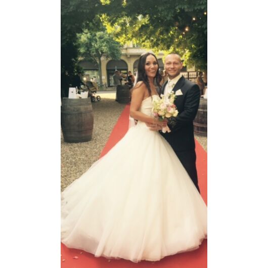 Freie Trauungen mit Mone Werner: Eure Traumhochzeit mit mir: individuell, fröhlich, besonders. Mittelpunkt: Ihr und Eure LIEBE...