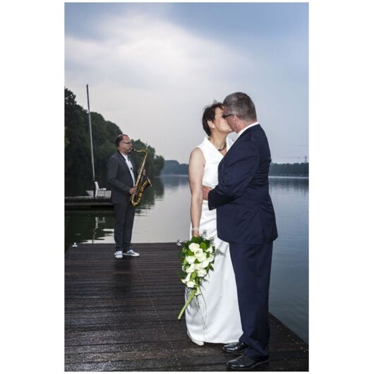 Freie Trauungen mit Mone Werner: Eure Traumhochzeit mit mir: individuell, fröhlich, besonders. Mittelpunkt: Ihr und Eure LIEBE...