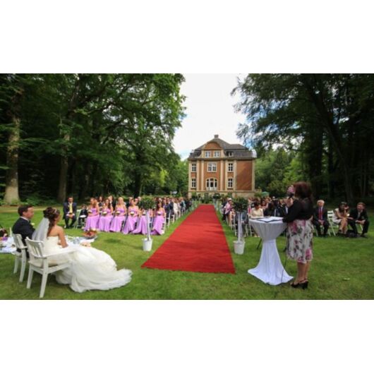 Freie Trauungen mit Mone Werner: Eure Traumhochzeit mit mir: individuell, fröhlich, besonders. Mittelpunkt: Ihr und Eure LIEBE...